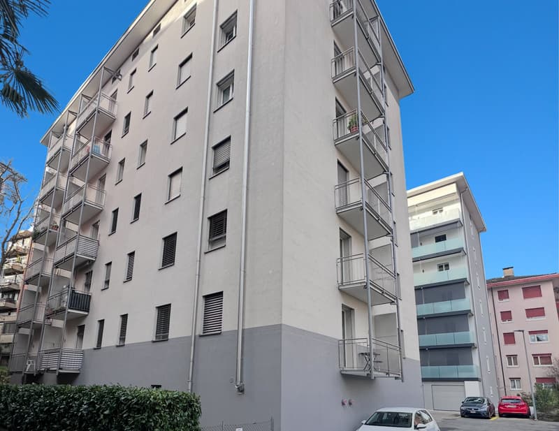 High Floor - Refurbished Building (1)