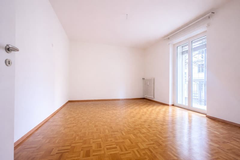 High Floor - Refurbished Building (4)