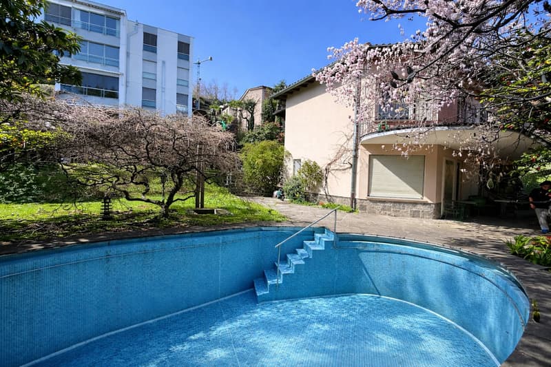 Villa con piscina a Massagno – opportunità rara con grande potenziale (1)