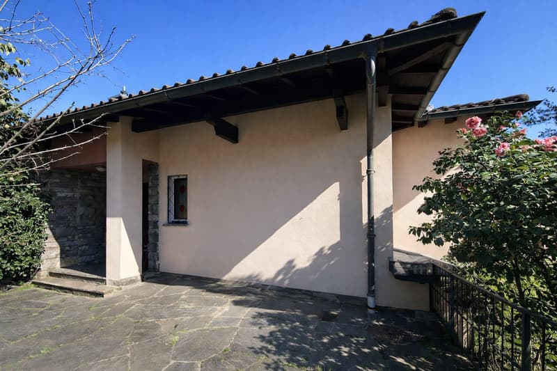 Villa con piscina a Massagno – opportunità rara con grande potenziale (4)