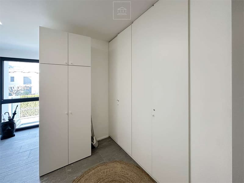 Nuovo moderno appartamento con terrazza (13)