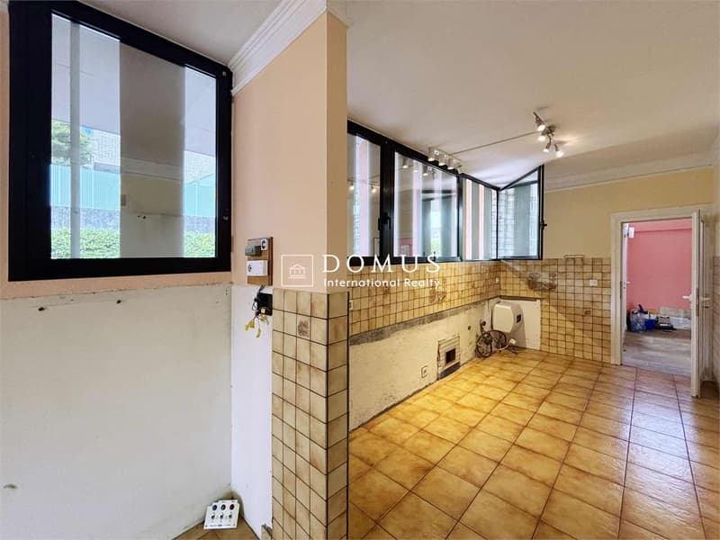 Villa with pool, to be renovated, with great potential (8)
