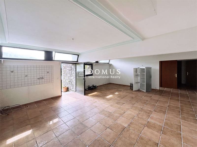 Villa with pool, to be renovated, with great potential (12)