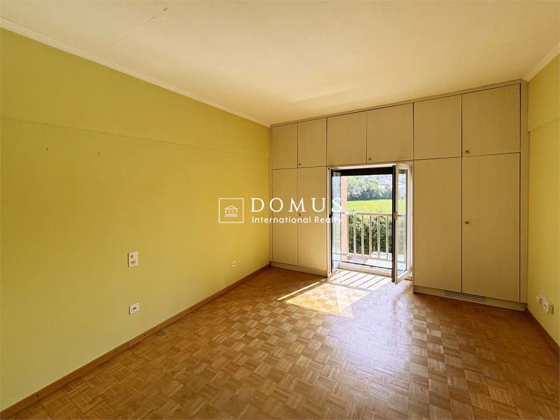 Villa with pool, to be renovated, with great potential (10)