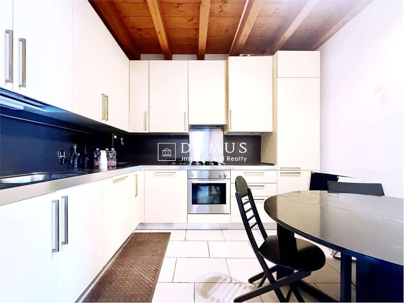 Appartement imposant également à usage de bureau (8)