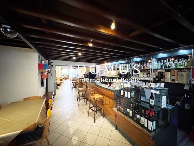 Restaurant in residential area (3)