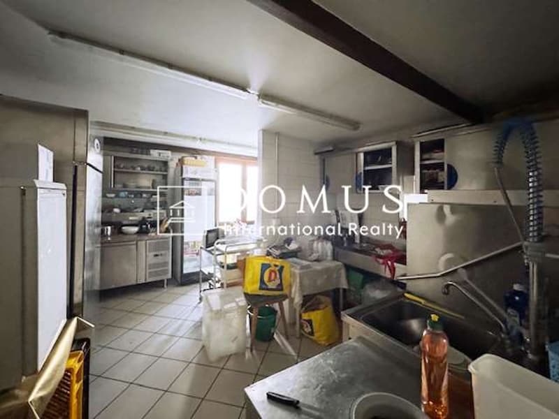 Restaurant in residential area (6)