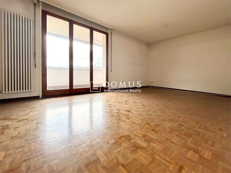 Vaste appartement en attique de 6 pièces, également utilisable comme bureau (4)