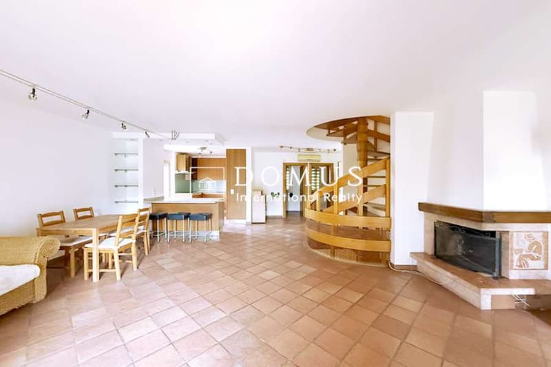 Einfamilienhaus mit Garten und Garage (2)