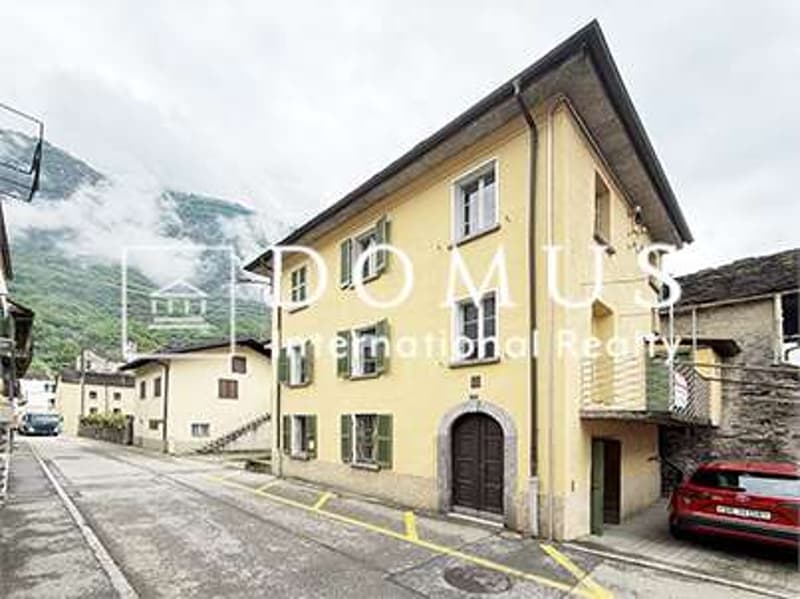 Single-family house with great potential, 2 parking spaces and basement to renovate (1)