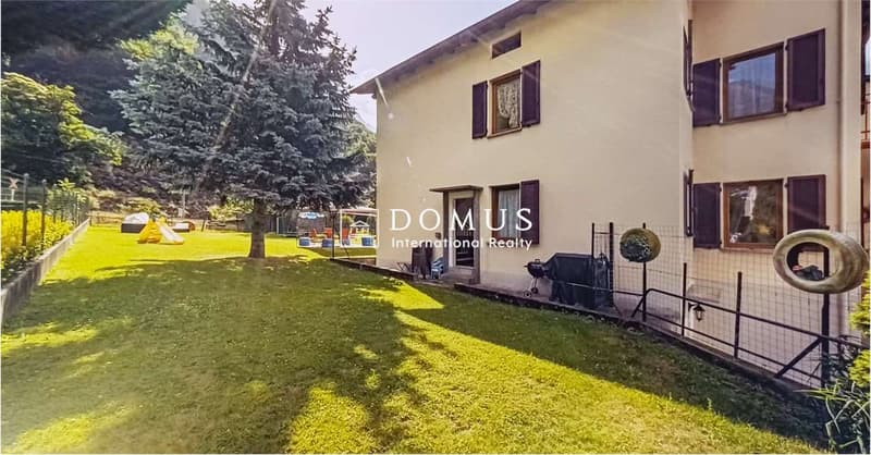 House with 3 apartments, garage, garden (2)