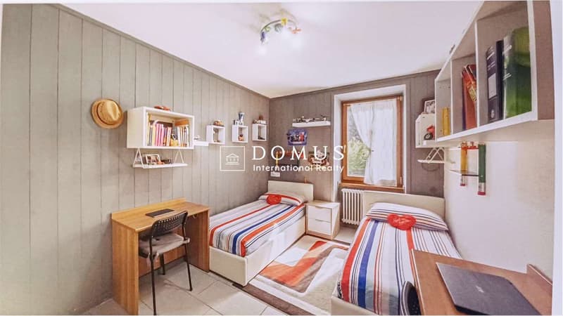 House with 3 apartments, garage, garden (11)