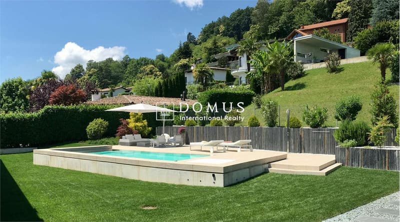 Villa mit Seeblick und Pool (3)