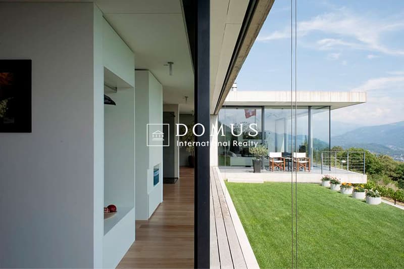Villa mit Seeblick und Pool (8)