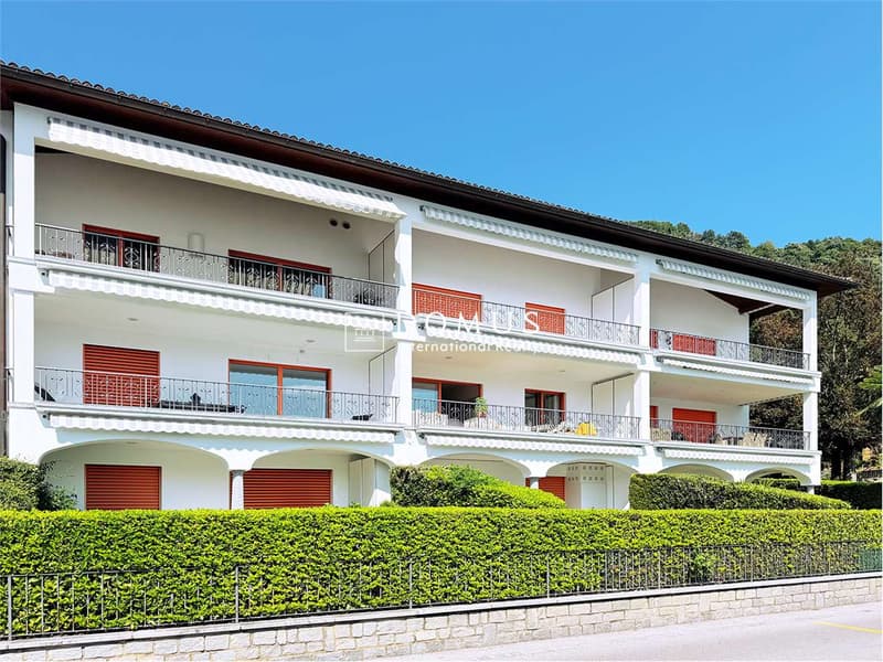 2.5 rooms with lake view, pool and boat mooring (10)