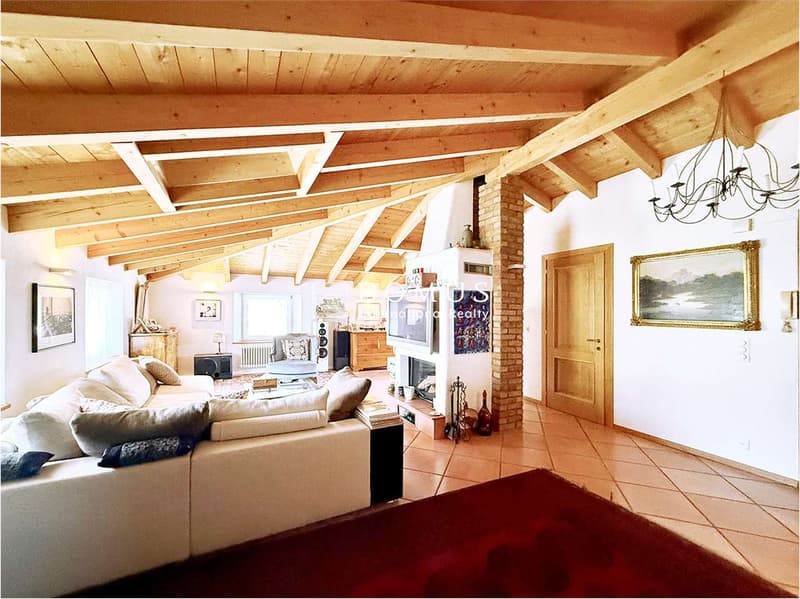Independent house with 5 apartments, garden and garage (7)