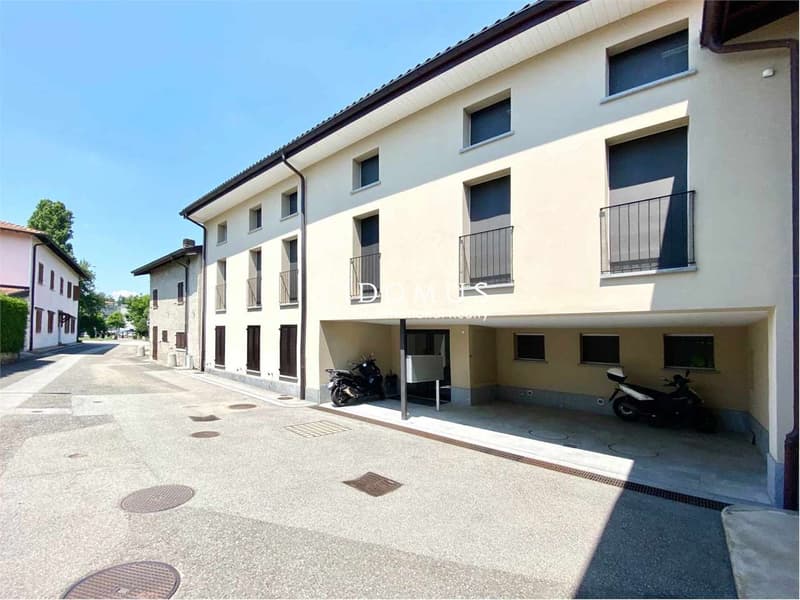 Appartement de 3,5 pièces immergé dans le vert (10)