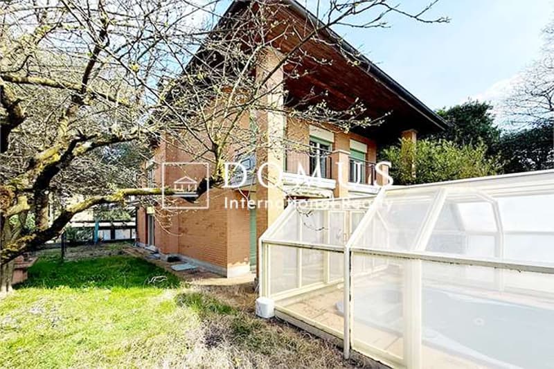 Casa indipendente con giardino e garage (1)