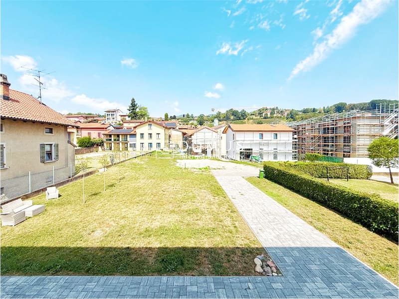 Modernes Apartment in erster Lage in San Pietro di Stabio (7)