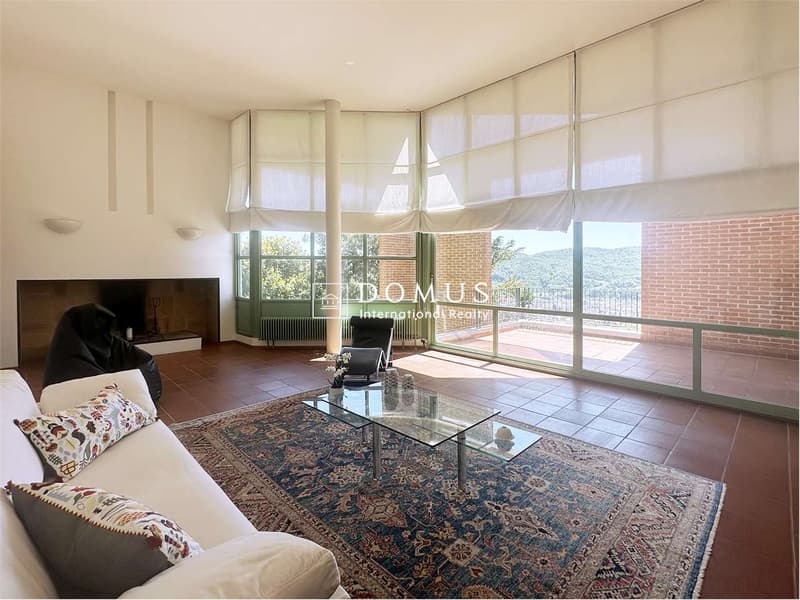 Villa architettonica con vista panoramica (4)