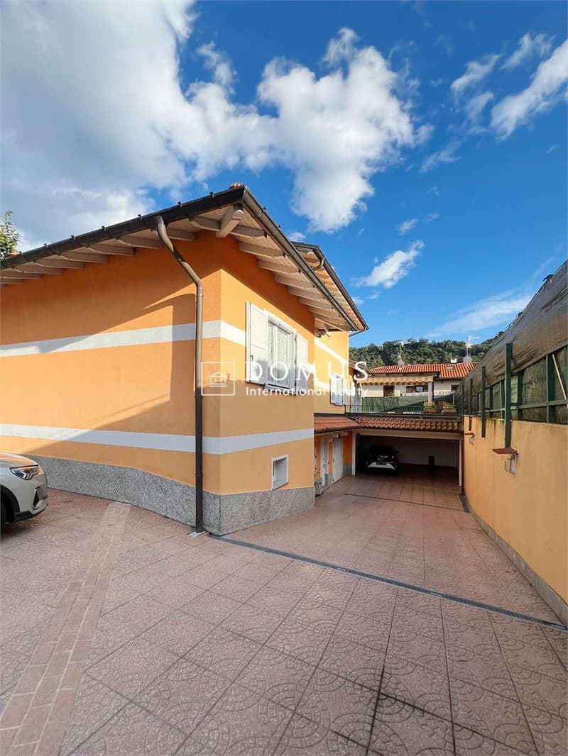 Villa indipendente con giardino, taverna e box a Lavena Ponte Tresa (11)