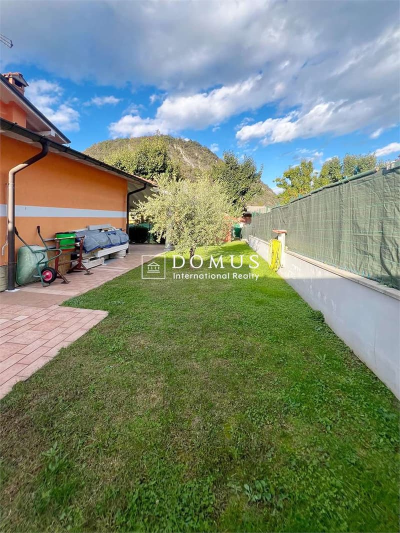 Villa indipendente con giardino, taverna e box a Lavena Ponte Tresa (13)