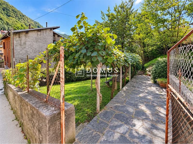 Casa di charme con giardino privato nel nucleo storico di Carabbia (2)