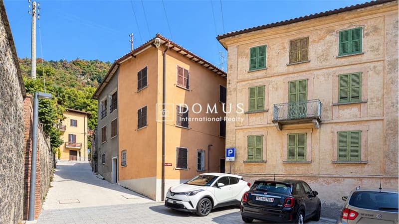 Casa di charme con giardino privato nel nucleo storico di Carabbia (1)