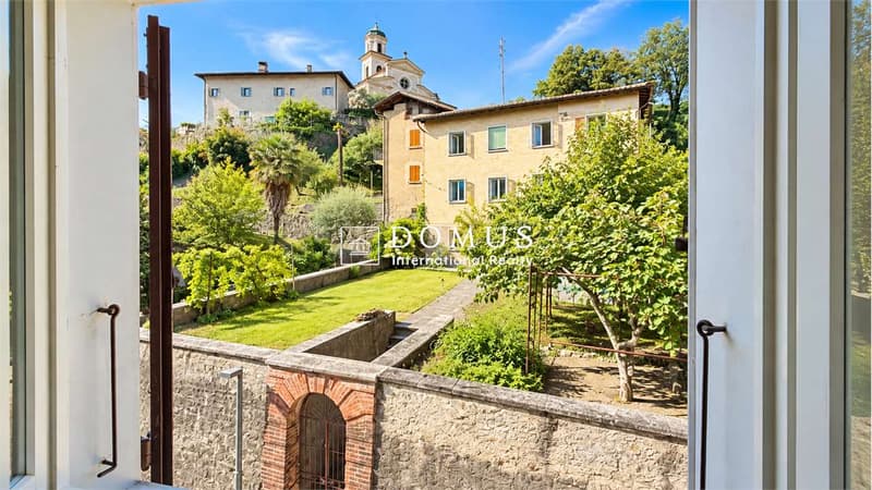 Casa di charme con giardino privato nel nucleo storico di Carabbia (7)