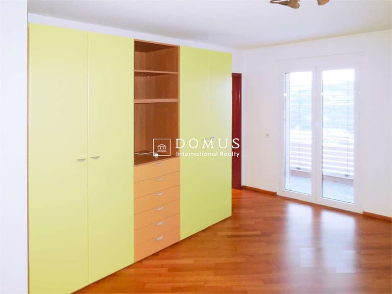 Elegante villa indipendente con splendida vista lago a Muzzano (2)