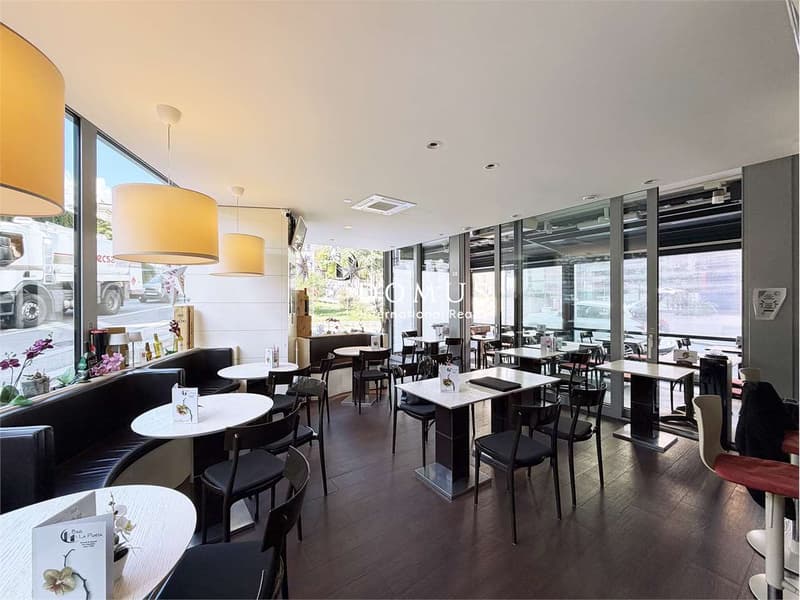 Snack bar in posizione strategica (2)