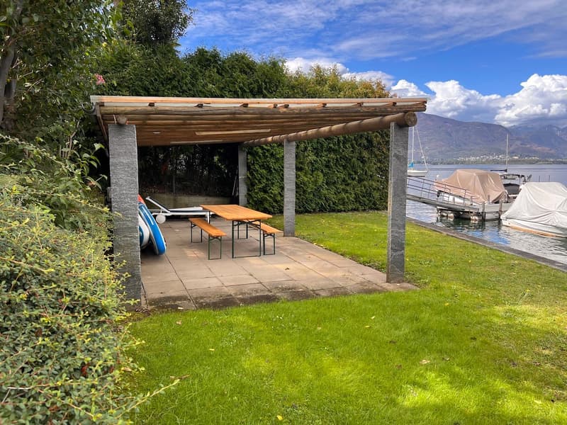 Grande casa indipendente con depandance e terreno direttamente sul Lago Maggiore a Vira Gambarogno (2)
