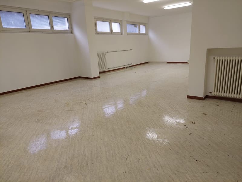 Lokale Lagerhalle im Erdgeschoss (1)