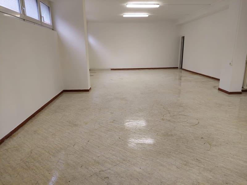 Lokale Lagerhalle im Erdgeschoss (2)