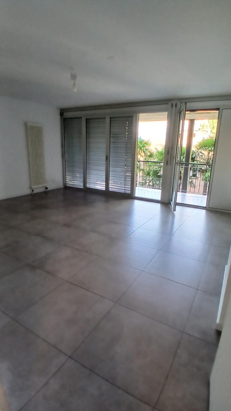 Modern 2.5-room apartment with terrace and private garden in Pazzallo (5)