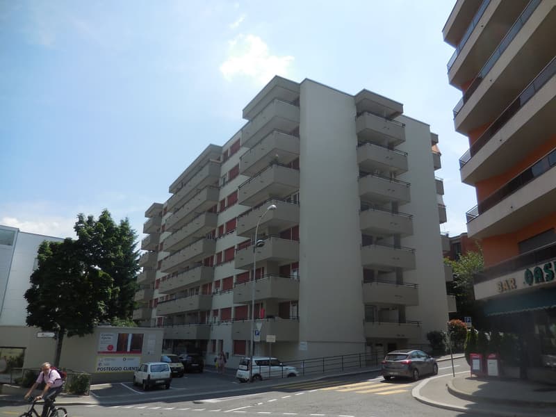 Cercasi subentrante per luminoso appartamento di 2.5 locali a Lugano (1)