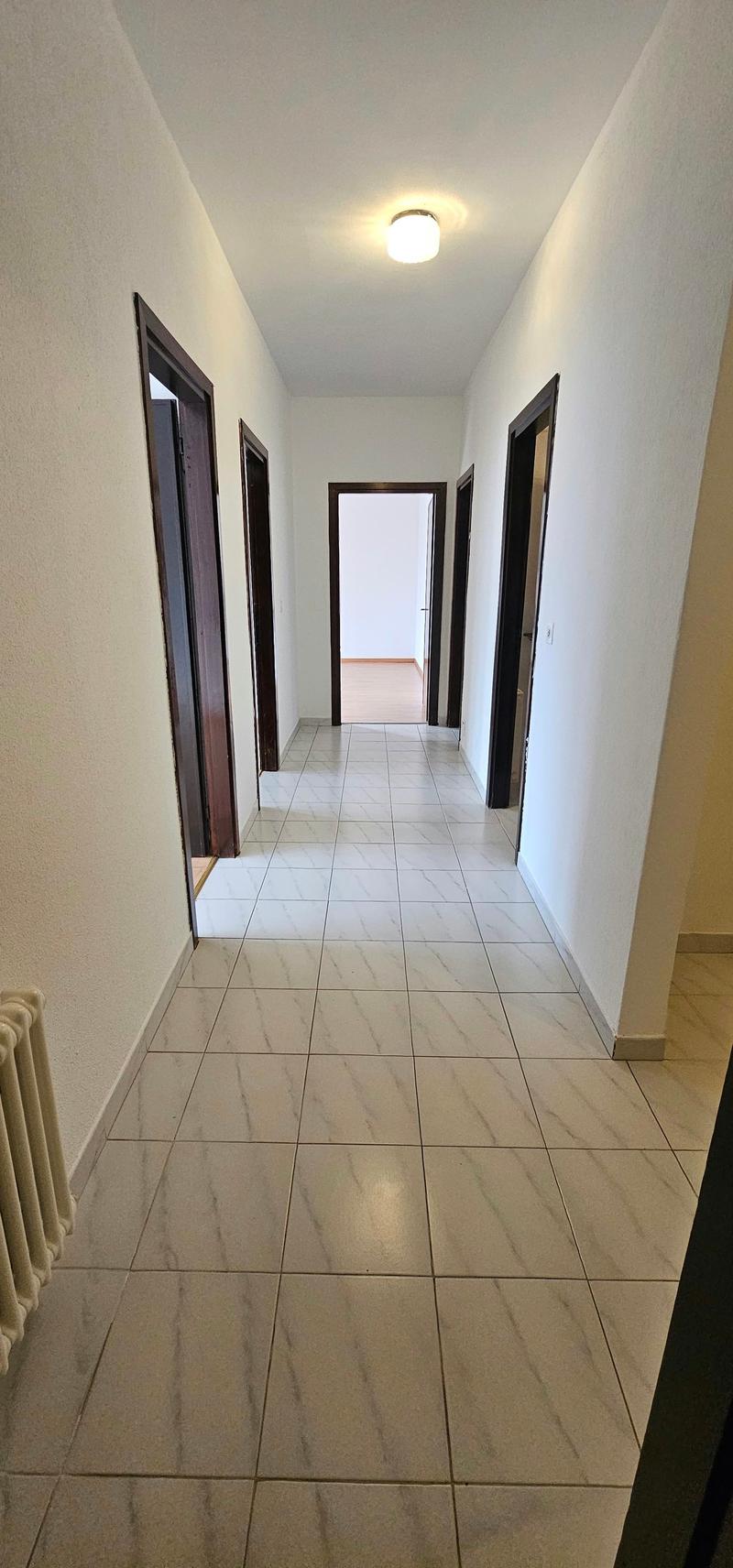Luminoso appartamento di 3.5 locali con balcone a Lugano (2)