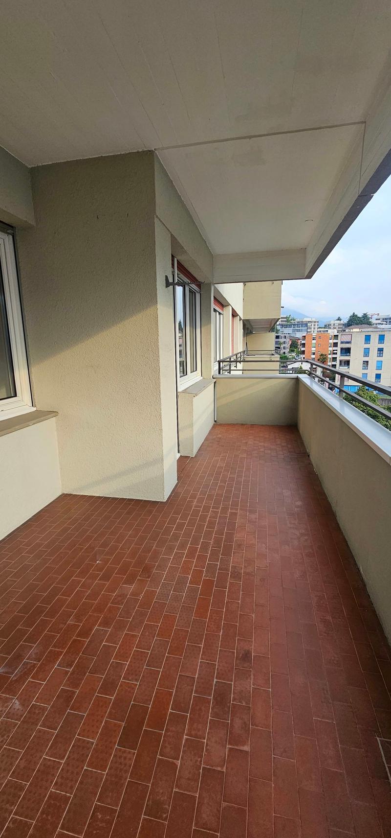 Luminoso appartamento di 3.5 locali con balcone a Lugano (5)