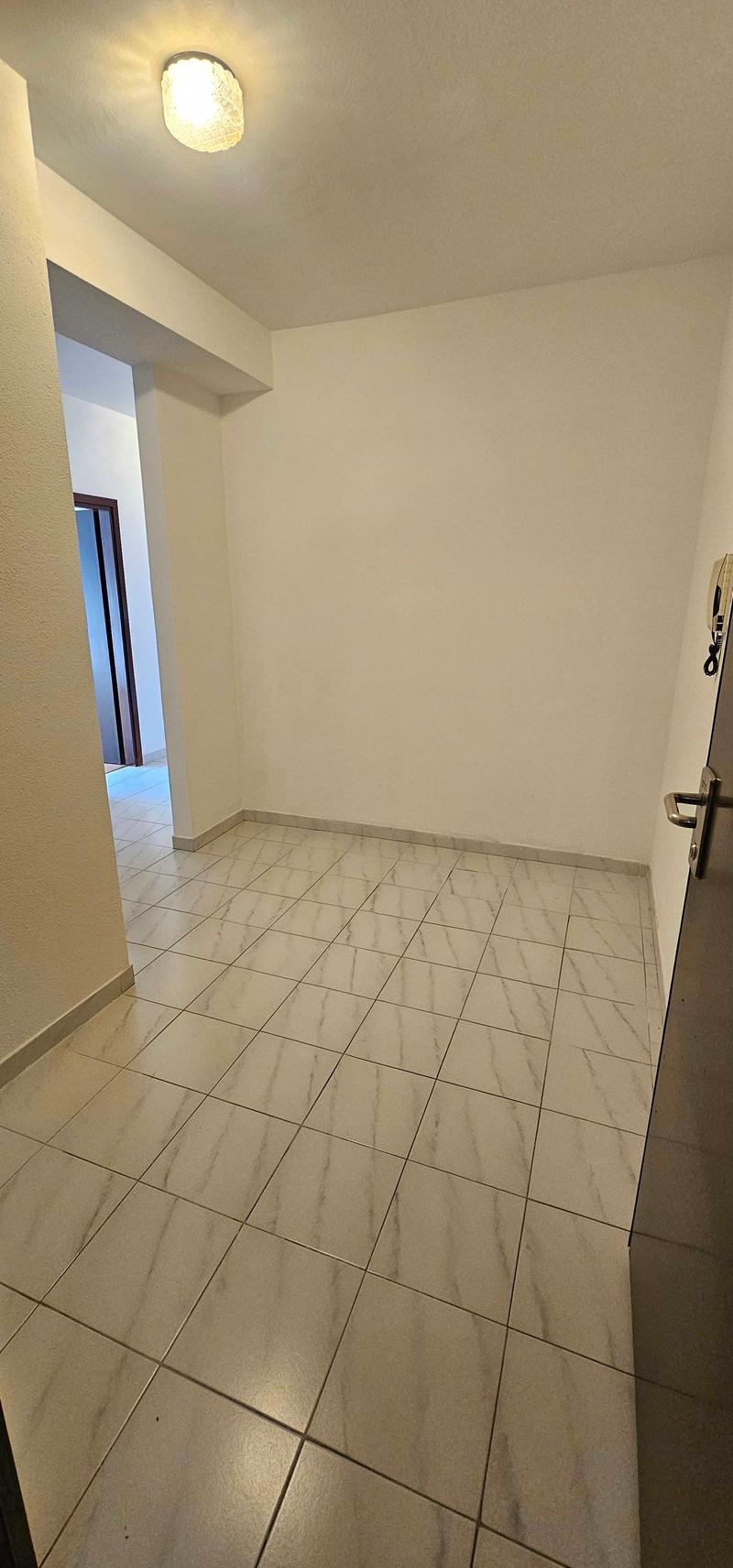 Luminoso appartamento di 3.5 locali con balcone a Lugano (3)