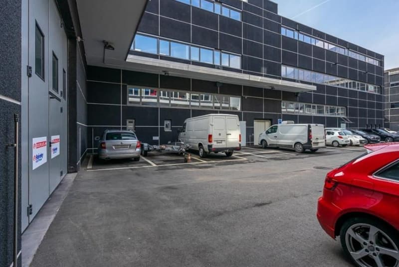 Grand bureau à revenu, avec bon locataire (5)