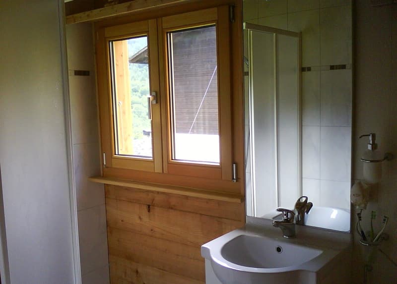 Chalet de bois fascinant avec vue sur les montagnes à Campo (Vallemaggia) (11)