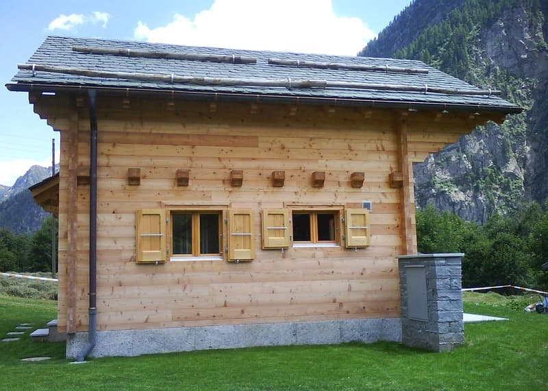 Chalet de bois fascinant avec vue sur les montagnes à Campo (Vallemaggia) (12)