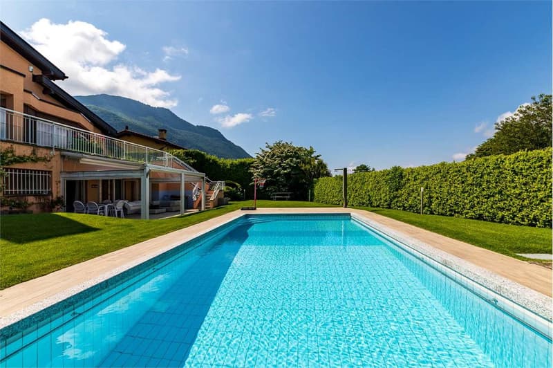 GRANDE VILLA CON PISCINA E GIARDINO IN VENDITA A VILLA LUGANESE (3)