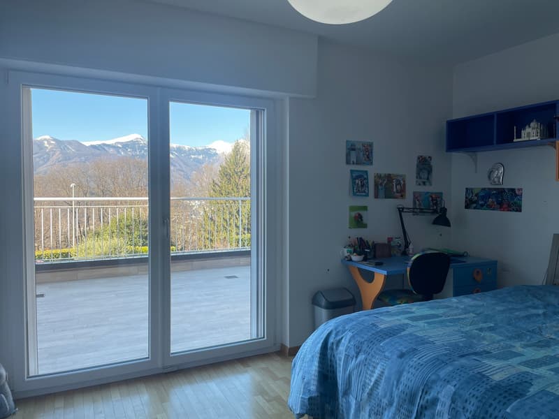 GRANDE VILLA CON PISCINA E GIARDINO IN VENDITA A VILLA LUGANESE (8)