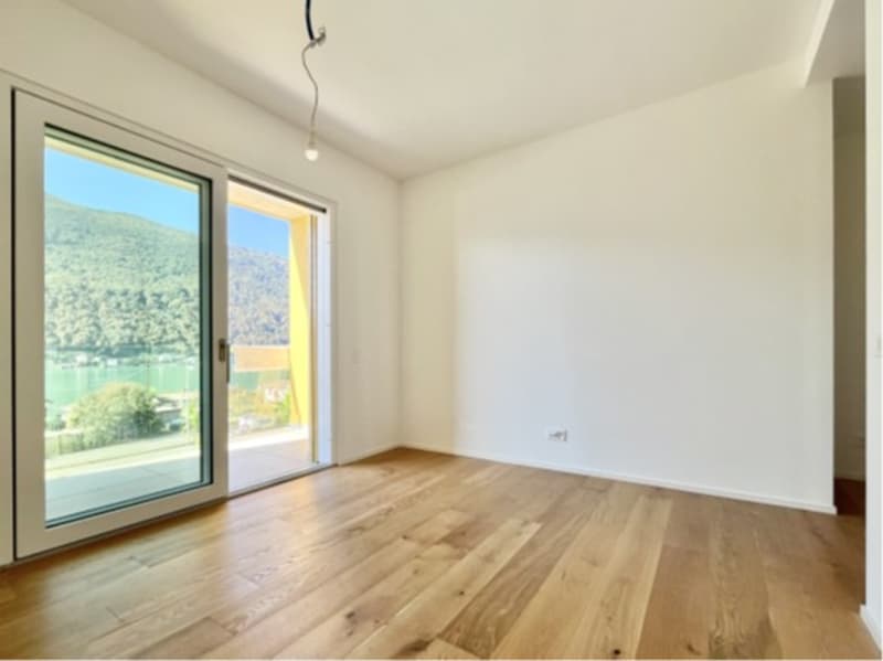 ATTICO 4.5 LOCALI CON TERRAZZE VISTA LAGO A BRUSINO ARSIZIO (2)