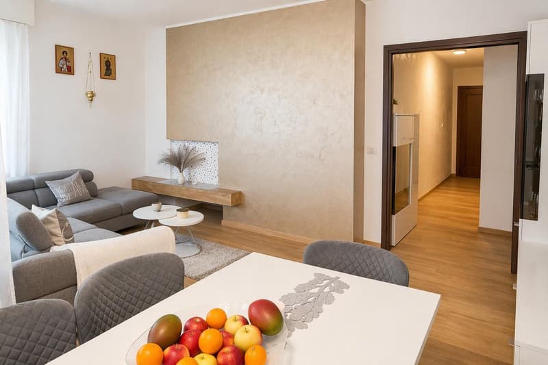 3.5 locali, ristrutturato con box privato, Paradiso AV096-22 (2)
