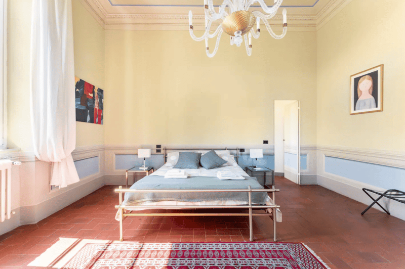 TOSKANA – Historische Villa in Hügelzone, 4 km von Lucca entfernt + 3,3 Hektar Land mit Olivenhain und Weinberg (8)