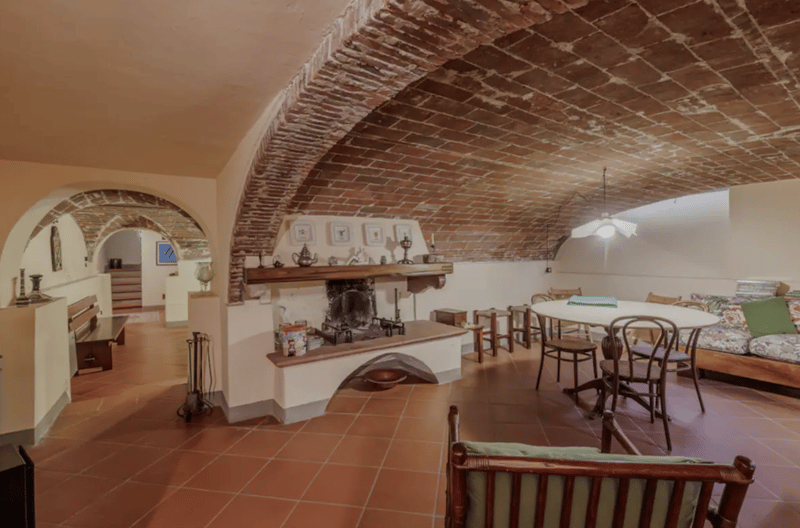 TOSKANA – Historische Villa in Hügelzone, 4 km von Lucca entfernt + 3,3 Hektar Land mit Olivenhain und Weinberg (13)