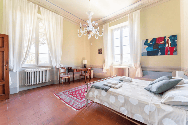 TOSKANA – Historische Villa in Hügelland, 4 km von Lucca entfernt + 3,3 Hektar Olivenhain und Weinberg (11)