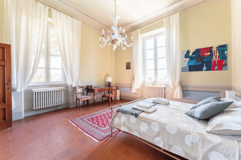 TOSKANA – Historische Villa in Hügelzone, 4 km von Lucca entfernt + 3,3 Hektar Land mit Olivenhain und Weinberg (11)